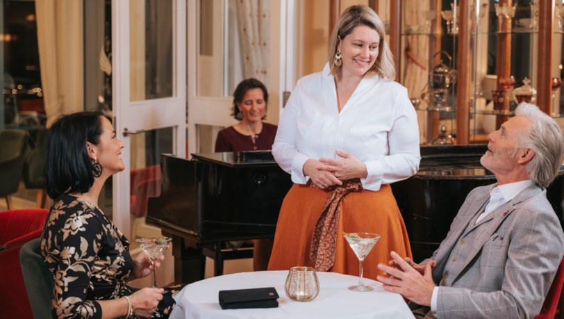 Die Gastgeberin Ines Gulewicz nimmt sich immer Zeit f&uuml;r Ihre G&auml;ste - und l&auml;dt gerne pers&ouml;nlich zum Aperitif.