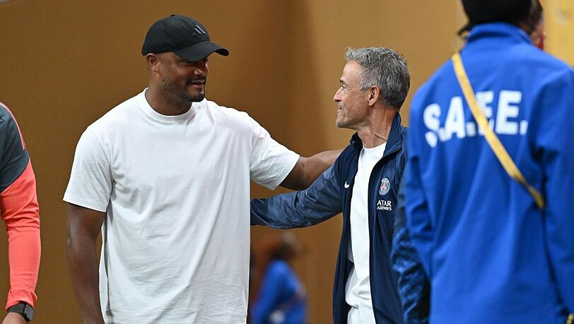 Sie kennen und sie sch&auml;tzen sich: Bayern-Trainer Vincent Kompany (l) und PSG-Coach Luis Enrique. (Archivbild)