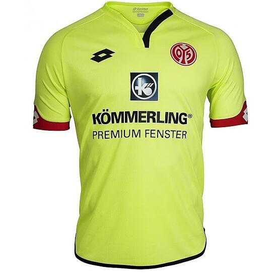 Als Alternativtrikot bieten die Mainzer ein Jersey in hellgrüner Farbe an.