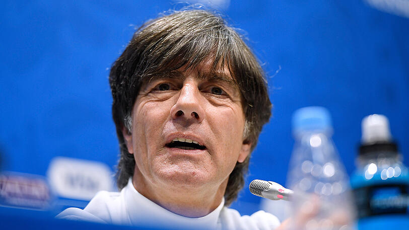 "Wir treffen auf einen extrem starken Gegner, sehr selbstbewusst, sehr laufstark, mit technisch sehr, sehr guten Spielern, die nicht einfach zu berechnen sind", sagte Bundestrainer Joachim Löw über den Kontrahenten Mexiko.