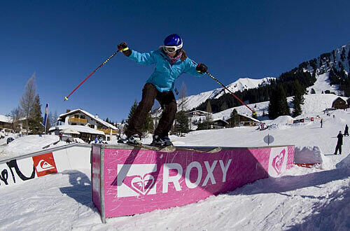 Kunststücke mit Snowboard