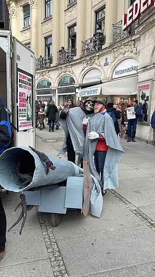 Demonstranten am Stachus.
