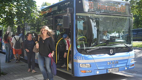 Ein X30 in Richtung Harras. Die MVG will den schnellen Expressbus streichen.