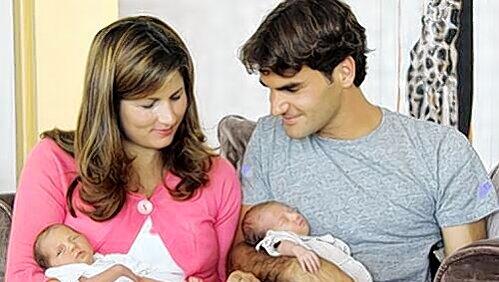 Familienglück: Roger Federer mit Ehefrau Mirka und den Zwillingen Charlene Riva und Myla Rose, die im Juli 2009 zur Welt kamen. Familienglück: Roger Federer mit Ehefrau Mirka und den Zwillingen Charlene Riva und Myla Rose, die im Juli 2009 zur Welt kamen.