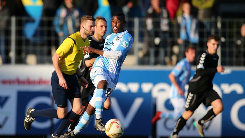 Ungeschlagen durch die Winter-Vorbereitung: Der TSV 1860 und Trainer Benno Möhlmann siegten am Samstag bei Wacker Burghausen mit 5:1. Ungeschlagen durch die Winter-Vorbereitung: Der TSV 1860 und Trainer Benno Möhlmann siegten am Samstag bei Wacker Burghausen mit 5:1.