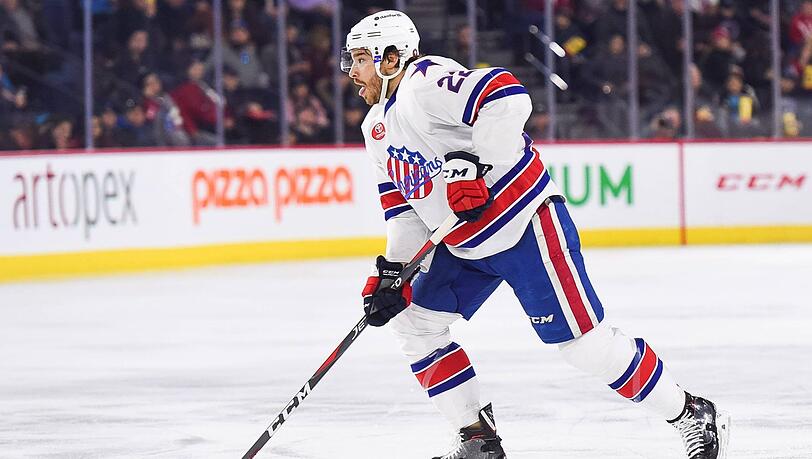 Zach Redmond wechselt zum EHC. Zach Redmond wechselt zum EHC.
