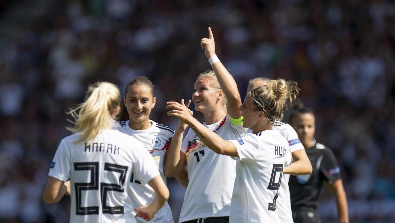 Die DFB-Spielerinnen haben sich auch klar gegen die ukraiischen Frauen durchgesetzt. Die DFB-Spielerinnen haben sich auch klar gegen die ukraiischen Frauen durchgesetzt.