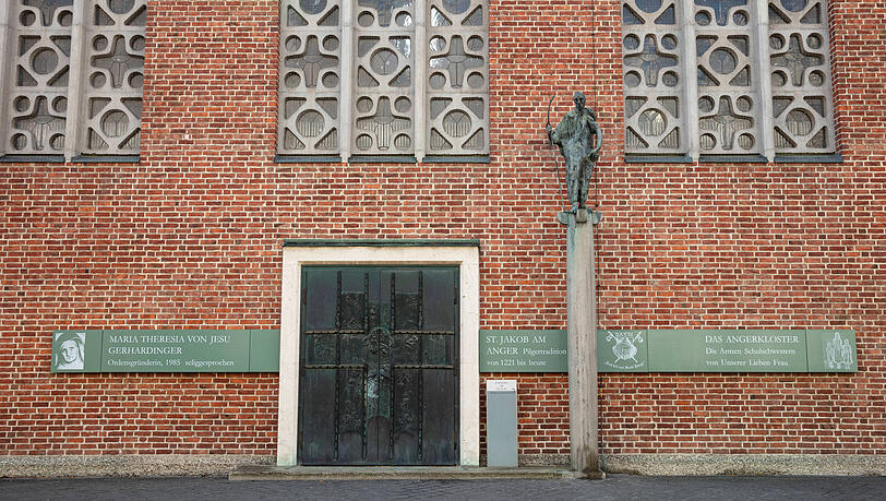 St. Jakob am Anger: Hier beginnt der Münchner Jakobsweg. In den Sommermonaten finden hier ab und zu Aussendungsfeiern statt. St. Jakob am Anger: Hier beginnt der Münchner Jakobsweg. In den Sommermonaten finden hier ab und zu Aussendungsfeiern statt.