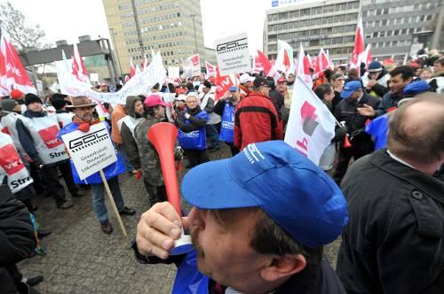 Kundgebung der Streikenden am Nürnberger Plärrer.