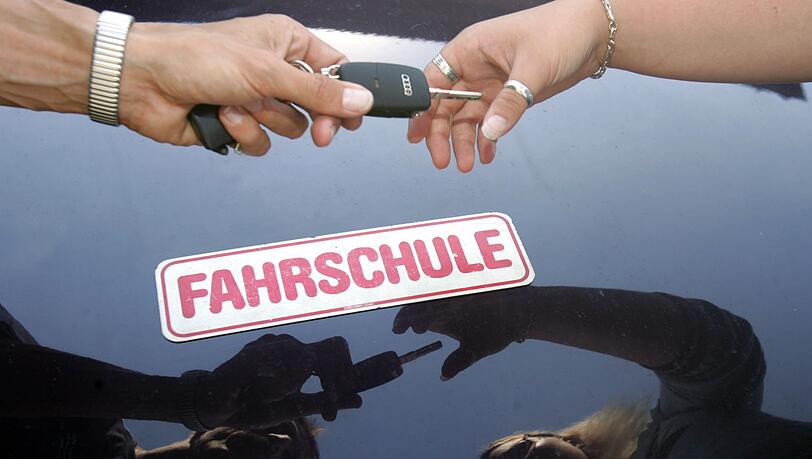 F&uuml;hrerschein machen - oder doch lieber warten, bis alle Autos von selbst fahren? (Symbolbild)