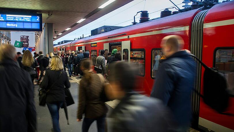 Die Gewerkschaft Deutscher Lokomotivführer (GDL) will bis 2. November nicht streiken. Die Gewerkschaft Deutscher Lokomotivführer (GDL) will bis 2. November nicht streiken.