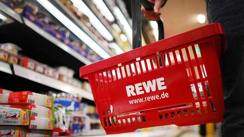 In einem Rewe-Markt in Neuhausen hatte ein Mann vor allem Fleischwaren entwendet. (Symbolbild)