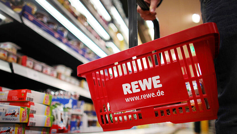 In einem Rewe-Markt in Neuhausen hatte ein Mann vor allem Fleischwaren entwendet. (Symbolbild)