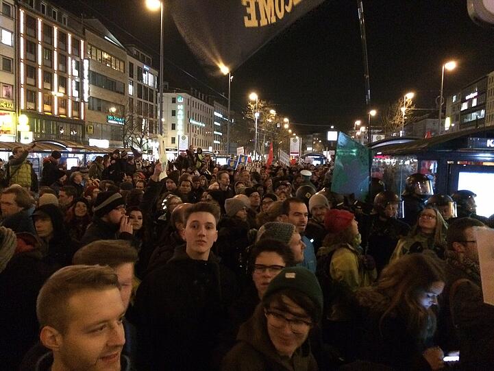 Die Demonstrationen sind am Stachus angekommen!