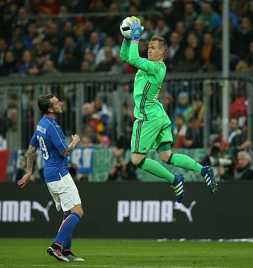 MARC ANDRÉ TER STEGEN:	NOTE 3.
Im Duell der Champions-League-Final-Torhüter blieb der Mann vom FC Barcelona gegen Juventus&rsquo; Buffon deutlich siegreich. Einmal ziemlich leichtsinnig (35.).