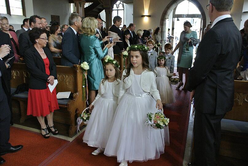 Sehe Sie hier weitere Bilder der Hochzeit von Anton Andreas Graf von Faber-Castell und seiner Kate.