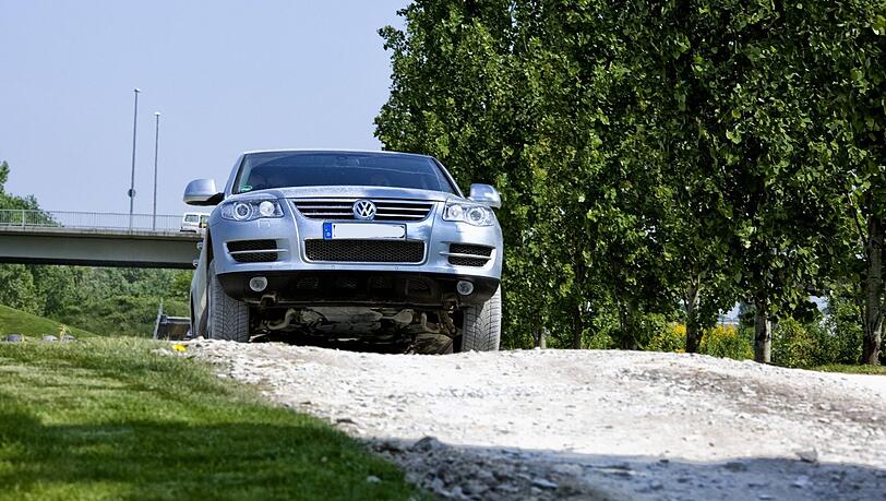 In einem gestohlenen SUV begab sich ein 16-Jähriger aus Niedersachsen auf eine tagelange Spritztour bis runter nach Bayern. (Symbolbild) In einem gestohlenen SUV begab sich ein 16-Jähriger aus Niedersachsen auf eine tagelange Spritztour bis runter nach Bayern. (Symbolbild)