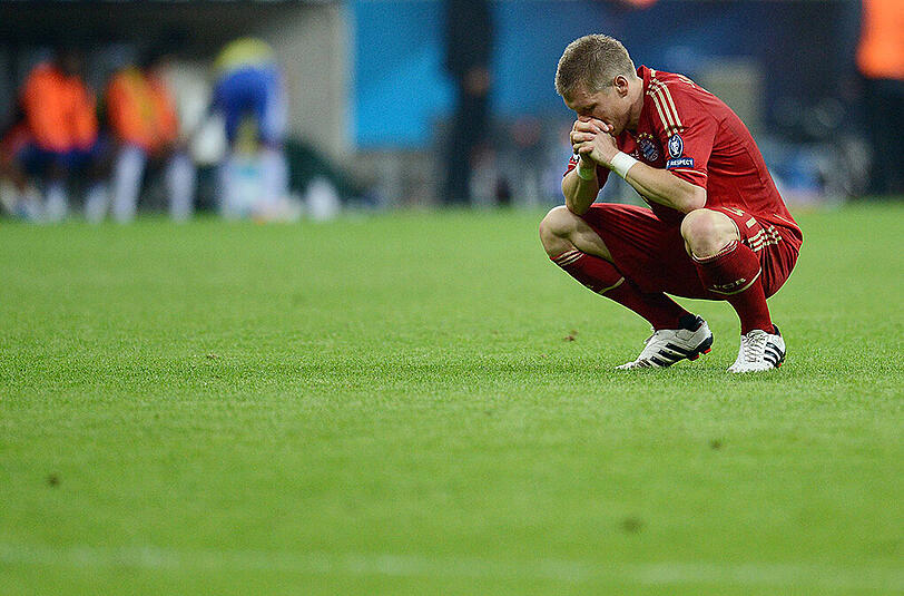 Aber es gibt auch Niederlagen zu verdauen. 2010 und 2012 steht er im Champions-League-Finale. Den bitterste Moment erlebt er beim Finale dahoam, als er im Elfmeterschießen gegen Chelsea den Ball an den Pfosten setzt