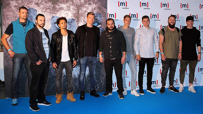 Die Löwen im Kino - beim "High Speed meet and greet" im Mathäser Kino. Bei "Fast + Furious 8"! Die Fans hatten so die Gelegenheit, die 1860-Profis mal in einer ganz anderen Umgebung zu erleben. Es gab Selfies ohne Ende, Autogramme bis zum Abwinken, Popcorn in rauen Mengen, spannende Duelle am Kicker. Die Bilder.
