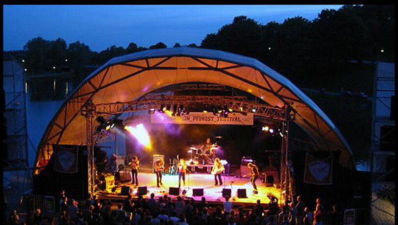 Theatron-Countdown: Noch sechs Bands spielen heuer. Theatron-Countdown: Noch sechs Bands spielen heuer.