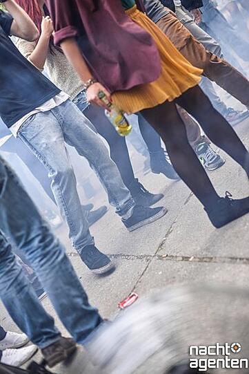 Unter dem Motto IHR WOLLT ES NICHT ANDERS - feierte der Rave Autonimca sein letztes große Open-Air des Jahres, in der Storchenburg, am Ostbahnhof. Mehr Bilder unter: www.nachtagenten.de