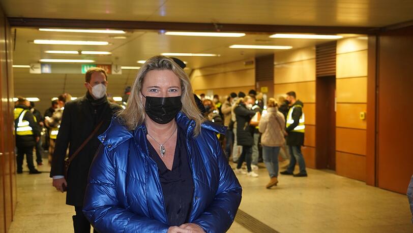 Verkehrsministerin Kerstin Schreyer am Stachus. Verkehrsministerin Kerstin Schreyer am Stachus.