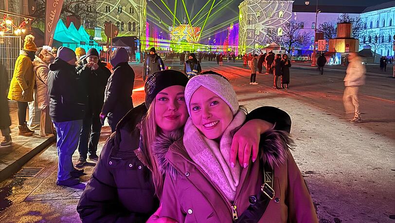 Saskia und Fiona kritisierten den Preis für das Ticket. Saskia und Fiona kritisierten den Preis für das Ticket.