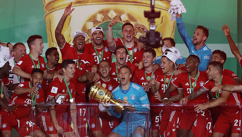 Inmitten der Corona-Hochphase 2020 holten die Bayern zum bislang letzten Mal den DFB-Pokal. Inmitten der Corona-Hochphase 2020 holten die Bayern zum bislang letzten Mal den DFB-Pokal.