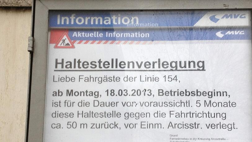 Die 154er-Haltestelle "Arcisstraße" wurde vorübergehend verlegt. Mit diesem Hinweischild informiert die MVG ihre Fahrgäste. Die 154er-Haltestelle "Arcisstraße" wurde vorübergehend verlegt. Mit diesem Hinweischild informiert die MVG ihre Fahrgäste.