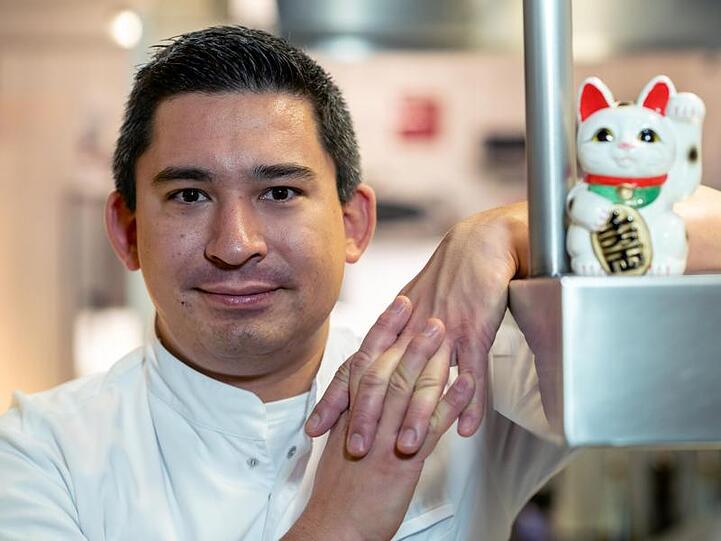 Tohru Nakamura in der Küche des Restaurants "Werneckhof" im Stadtteil Schwabing.