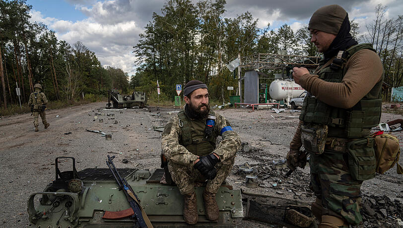 Ukrainische Soldaten in der kürzlich zurückeroberten Stadt Lyman.