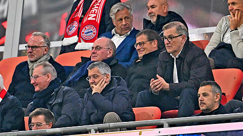 Sie treffen die Entscheidungen beim FC Bayern (v.l.): Ex-Vorstandsvorsitzender Karl-Heinz Rummenigge, Ehren-Pr&auml;sident Uli Hoene&szlig;, Sportvorstand Max Eberl und Vorstandsvorsitzender Jan-Christian Dreesen, unten Pr&auml;sident Herbert Hainer.