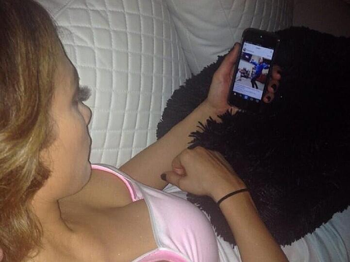 Jennifer Lopez nach Feierabend: Ganz gemütlich auf dem Sofa