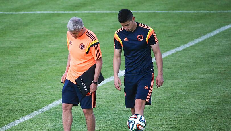 Kolumbien-Trainer Jose Pekerman (l.) mit James Rodriguez. Kolumbien-Trainer Jose Pekerman (l.) mit James Rodriguez.