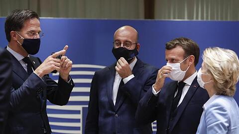 Die EU-Staaten hatten sich erst vorige Woche im Kampf gegen die Corona-Wirtschaftskrise auf das größte Haushalts- und Finanzpaket ihrer Geschichte geeinigt. Nun werden harte Verhandlungen im Parlament erwartet.