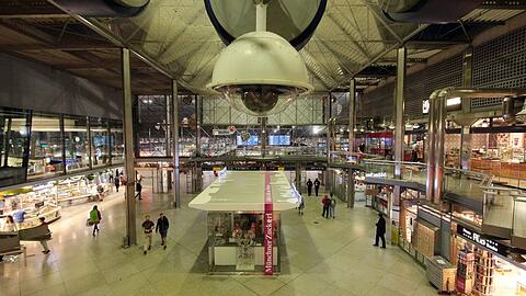 Werden auch am Münchner Hauptbahnhof demnächst die Gesichter der Passanten gescannt und in Echtzeit mit Fahndungsbilder abgeglichen?