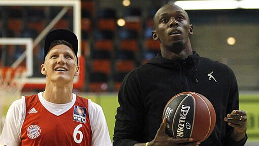 Usain Bolt und sein Kumpel Bastian Schweinsteiger beim Basketball. Usain Bolt und sein Kumpel Bastian Schweinsteiger beim Basketball.