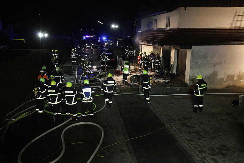 Der Keller und die Garage des Einfamilienhauses in Kolbermoor brannten völlig aus. Die Bilder.