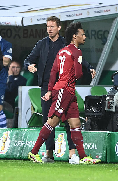 Trainer Julian Nagelsmann und Leroy Sane (r.) aus. Trainer Julian Nagelsmann und Leroy Sane (r.) aus.