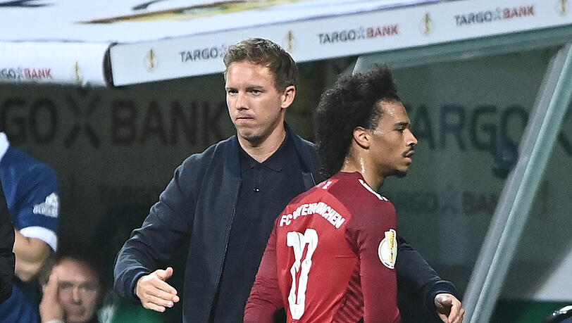 Trainer Julian Nagelsmann wechselt Leroy Sane (r.) aus. Trainer Julian Nagelsmann wechselt Leroy Sane (r.) aus.