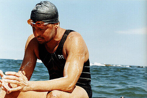 Der Kanalschwimmer: Ein Team von Dokumentarfilmern hat Christof Wandratsch im Jahr 2004 bei seinem Rekordversuch begleitet.