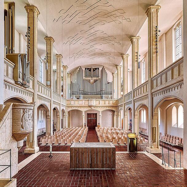 Der Innenraum der Markuskirche, erbaut 1957. Der Innenraum der Markuskirche, erbaut 1957.