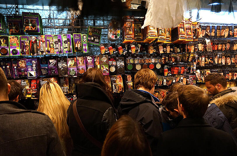 Der Halloween Gore Store bietet alles, was das Herz eines Horror-Fans begehrt.