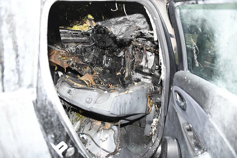 Tödlicher Unfall auf der A 94. Das Auto ging in Flammen auf.