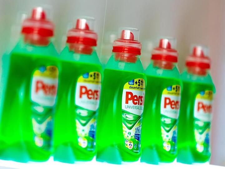 Sicherlich nicht verkauft wird bei der Aufräumaktion im Markendickicht die bekannteste Marke im Henkel-Reich: Persil.