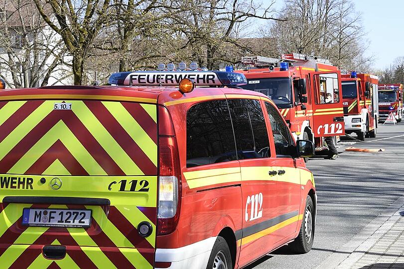 Der Brand war im Erdgeschoss des Mehrfamilienhauses ausgebrochen und zerstörte die Wohnungseinrichtung zum großen Teil.