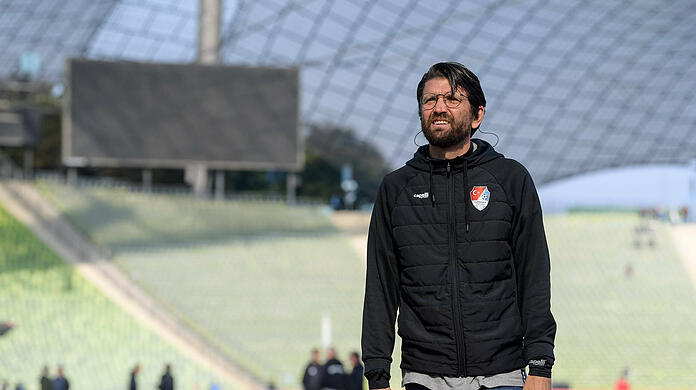 Türkgücü-Trainer Peter Hyballa ist weg. Wie geht es jetzt weiter? (Archivbild)