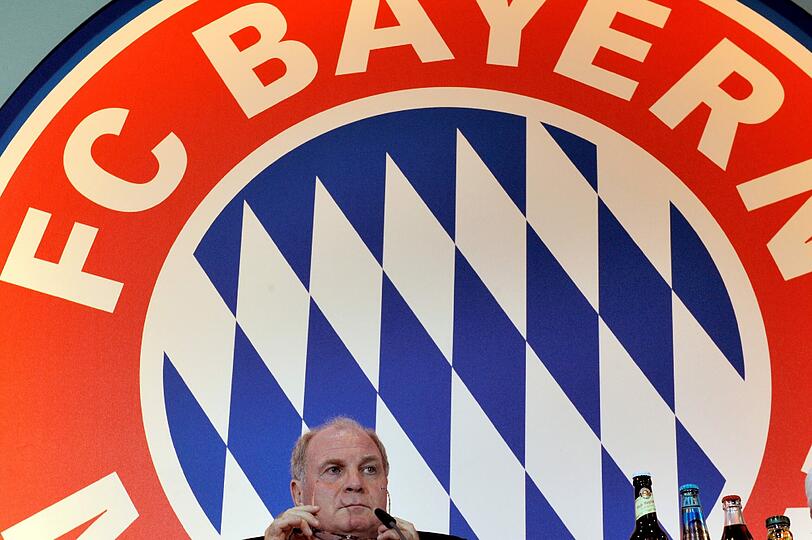 Die Jahreshauptversammlung des FC Bayern 2011 im Audi Dome geriet im Vergleich zu den vorangegangenen Jahren zur kollektiven Wohlfühlparty &ndash; mit Applaus für Schweinsteiger, Lob für Neuer und ein paar Seitenhieben für Lokalrivale 1860...