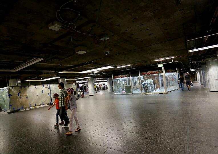 Schick und Schrott: Diese beiden Extreme bieten sich den Besuchern des Münchner Hauptbahnhofs dar. Die Bilder zum Durchklicken.