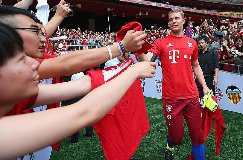 Bei Pressekonferenz und anschließendem Training setzte sich die Euphorie um den FC Bayern im Reich der Mitte fort. Die Bilder.